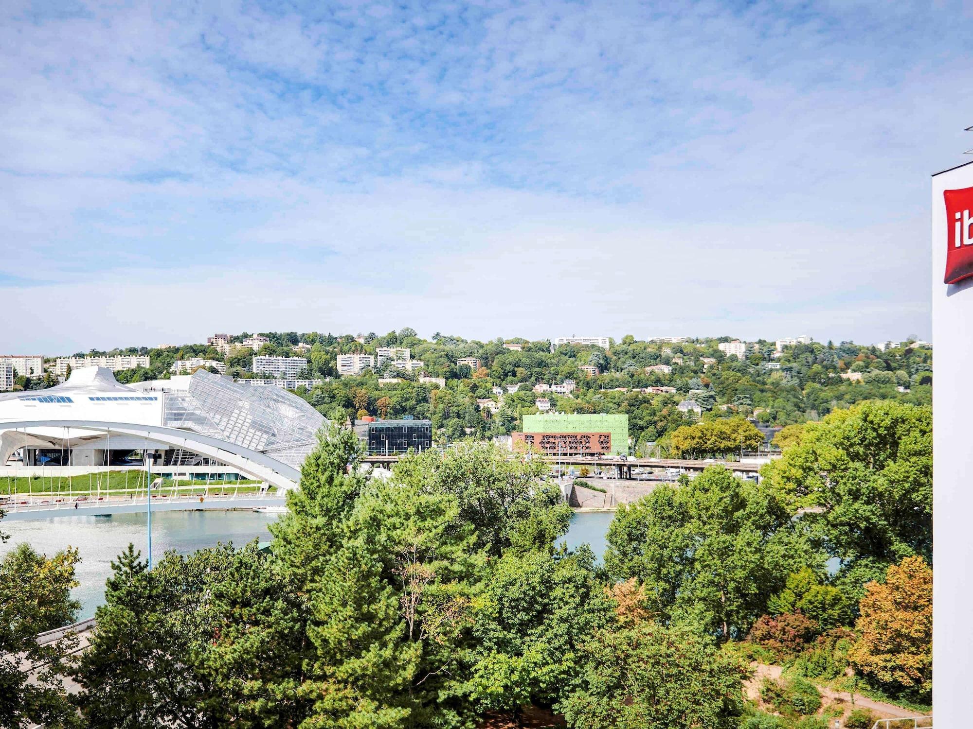 Ibis Lyon Gerland Musee Des Confluences Buitenkant foto